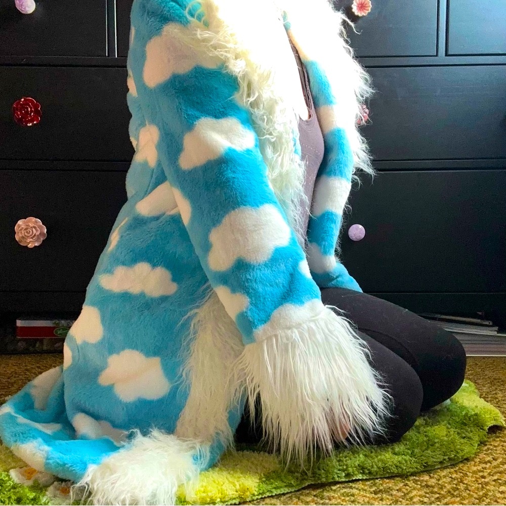 🪻[ Dolls Kill ] x dELiA*s Dreamscape Love Faux Fur Cloud Print Coat Festival - Picture 2 of 13